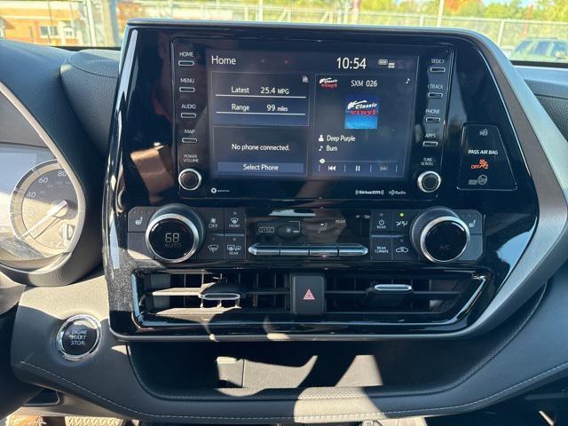 used 2022 Toyota Highlander car, priced at $37,400
