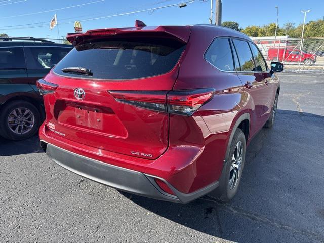 used 2022 Toyota Highlander car, priced at $37,400