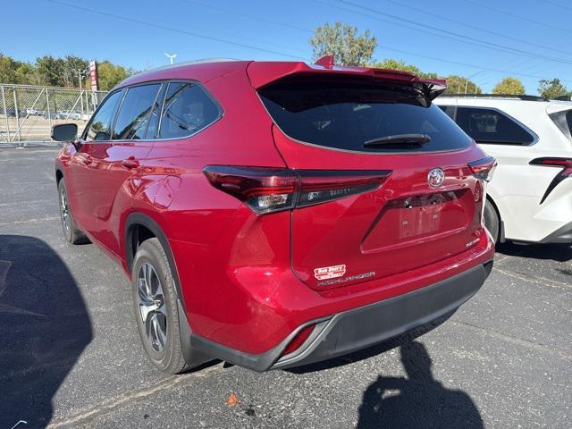 used 2022 Toyota Highlander car, priced at $37,400