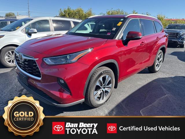 used 2022 Toyota Highlander car, priced at $37,400