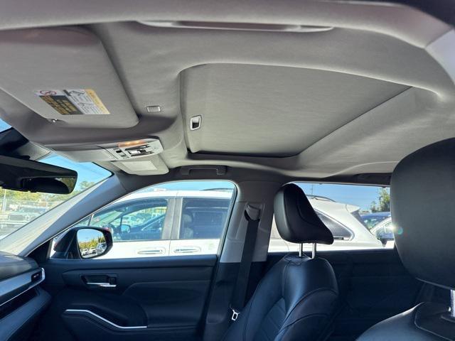 used 2022 Toyota Highlander car, priced at $37,400