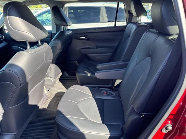 used 2022 Toyota Highlander car, priced at $37,400