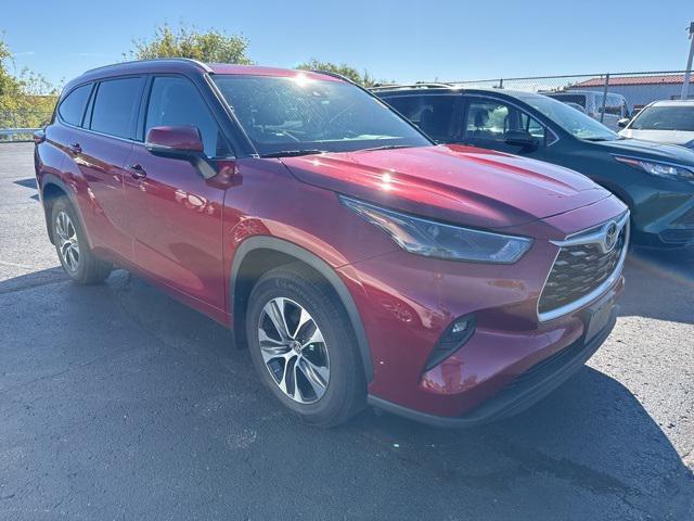 used 2022 Toyota Highlander car, priced at $37,400