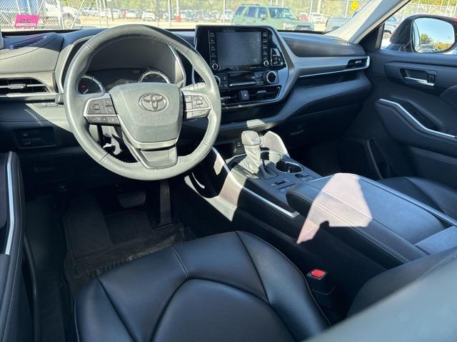 used 2022 Toyota Highlander car, priced at $37,400
