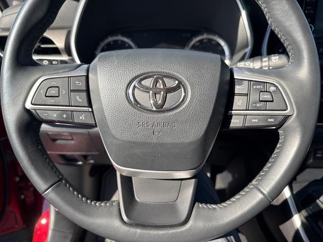 used 2022 Toyota Highlander car, priced at $37,400