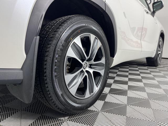 used 2020 Toyota Highlander Hybrid car, priced at $34,223