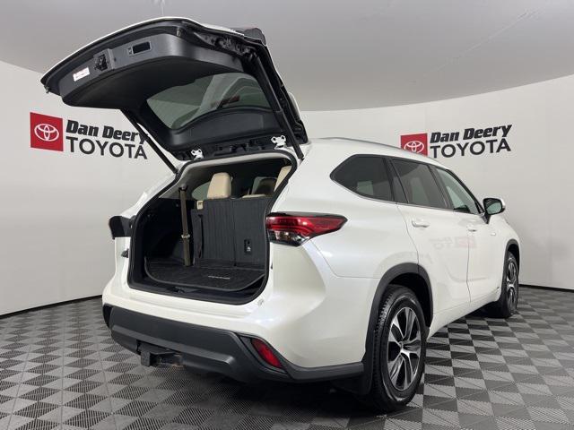 used 2020 Toyota Highlander Hybrid car, priced at $34,223
