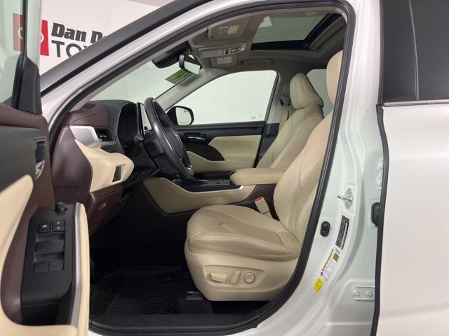 used 2020 Toyota Highlander Hybrid car, priced at $34,223