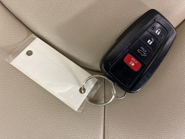 used 2020 Toyota Highlander Hybrid car, priced at $34,223