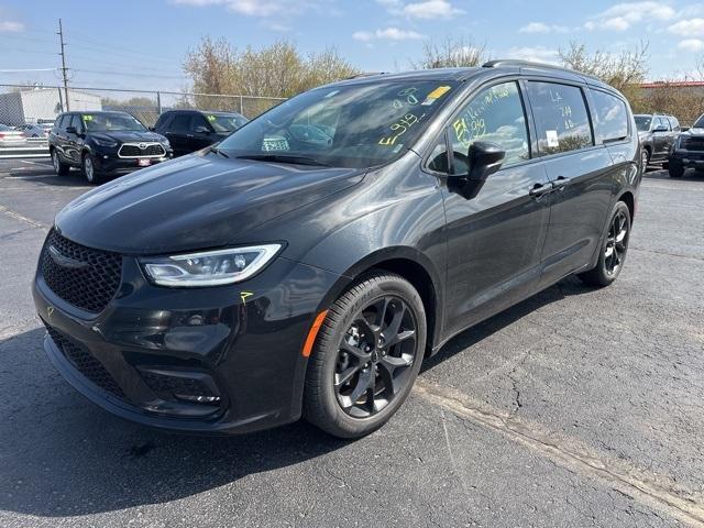 used 2023 Chrysler Pacifica car, priced at $31,200
