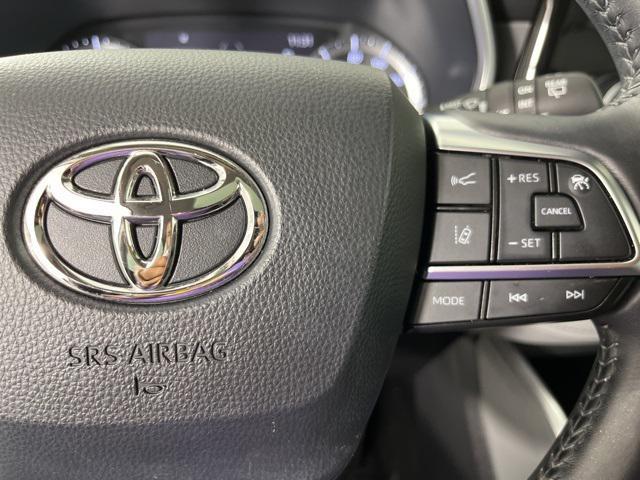 used 2021 Toyota Highlander Hybrid car, priced at $35,999