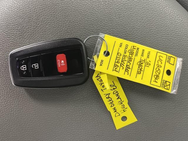 used 2021 Toyota Highlander Hybrid car, priced at $35,999