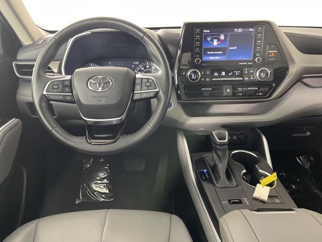 used 2021 Toyota Highlander Hybrid car, priced at $35,999