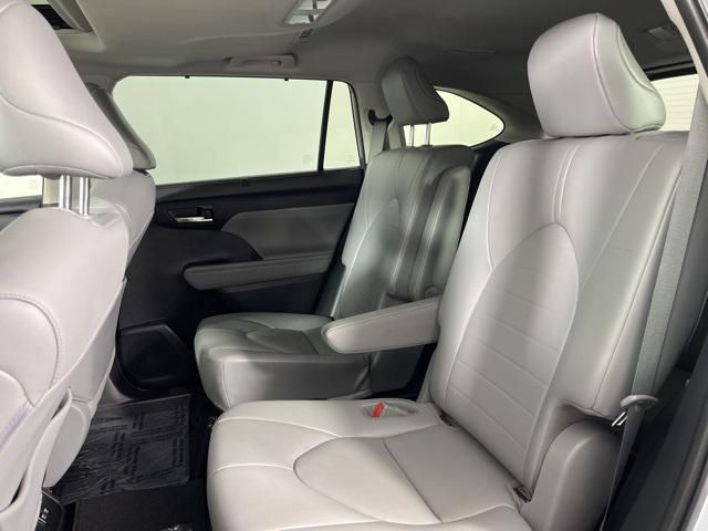 used 2021 Toyota Highlander Hybrid car, priced at $35,999