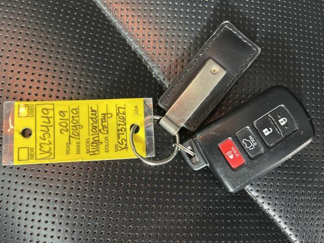 used 2019 Toyota Highlander car, priced at $29,486