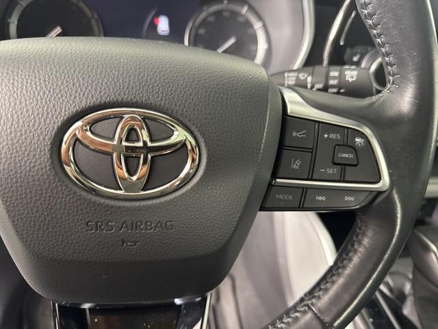 used 2021 Toyota Highlander car, priced at $37,625