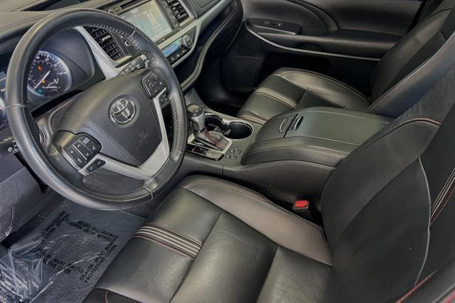 used 2019 Toyota Highlander car, priced at $25,893