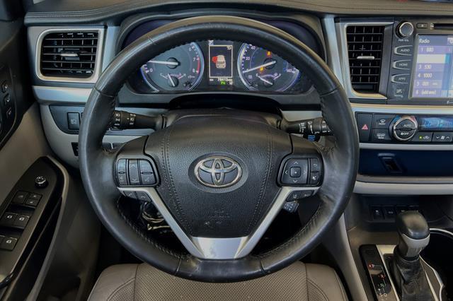 used 2018 Toyota Highlander car, priced at $26,594