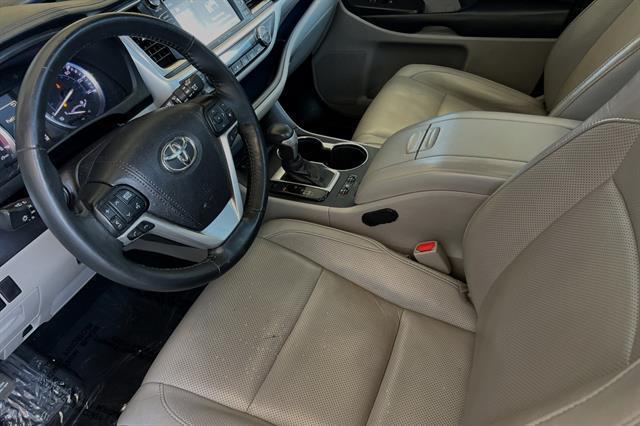 used 2018 Toyota Highlander car, priced at $26,594