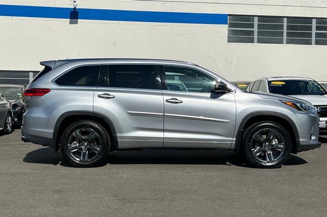 used 2018 Toyota Highlander car, priced at $26,594