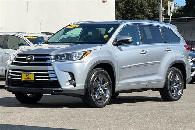 used 2018 Toyota Highlander car, priced at $26,594