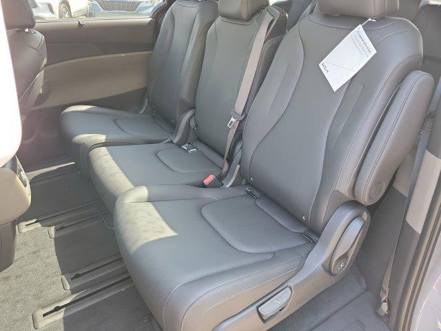 new 2026 Kia Carnival Hybrid car