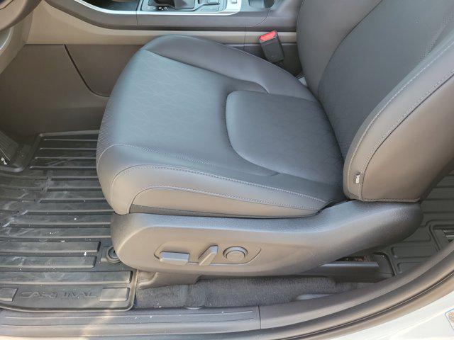 new 2025 Kia Carnival car, priced at $40,995