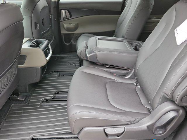 new 2026 Kia Carnival Hybrid car, priced at $43,185