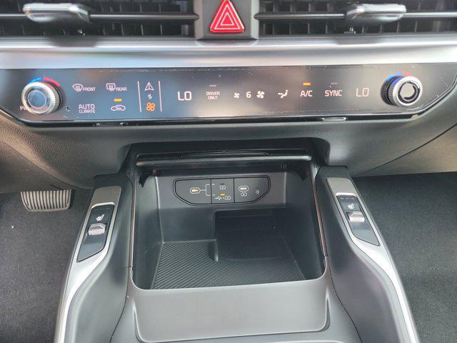 new 2025 Kia Sorento Hybrid car, priced at $42,090