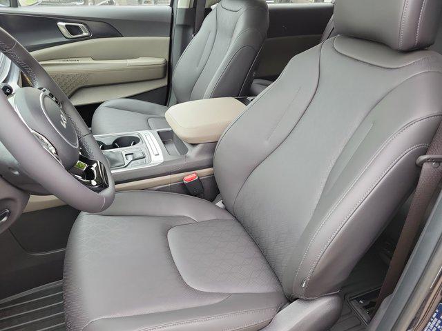 new 2025 Kia Carnival car, priced at $40,500