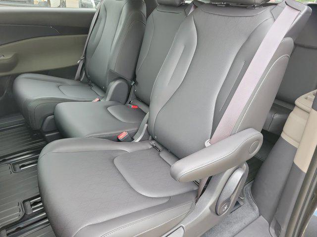 new 2025 Kia Carnival car, priced at $40,500