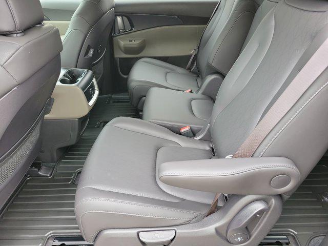 new 2025 Kia Carnival car, priced at $40,500