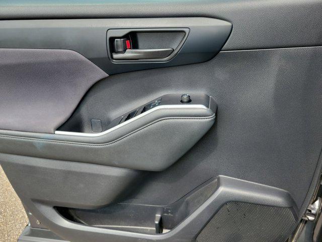 used 2021 Toyota Highlander Hybrid car, priced at $26,428