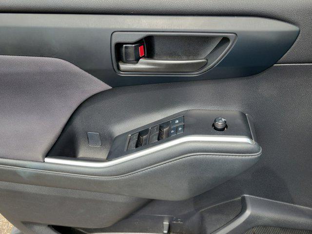 used 2021 Toyota Highlander Hybrid car, priced at $26,428
