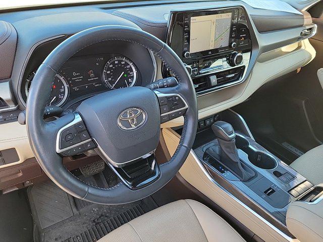 used 2020 Toyota Highlander car, priced at $32,452