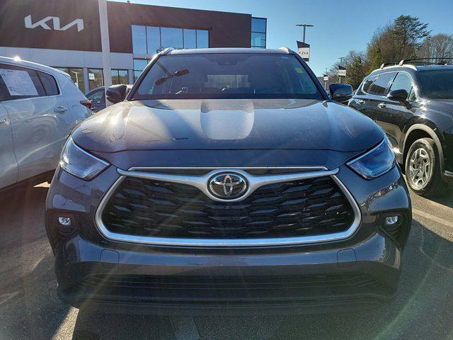 used 2022 Toyota Highlander car, priced at $37,827