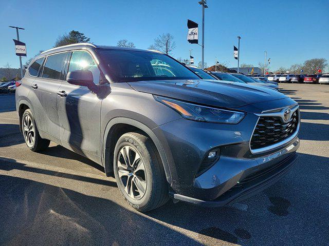 used 2022 Toyota Highlander car, priced at $37,827