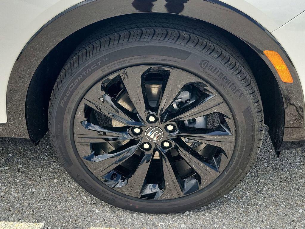 new 2025 Buick Envista car, priced at $27,664