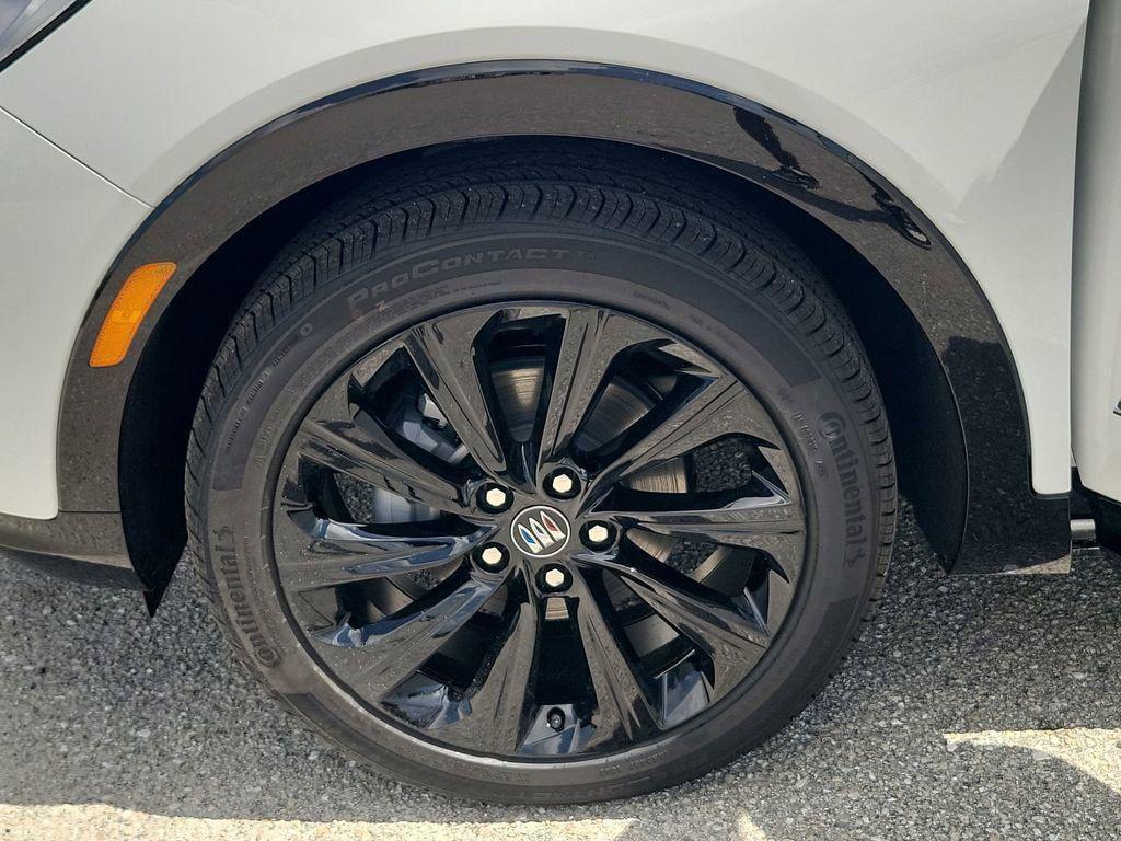 new 2025 Buick Envista car, priced at $27,664