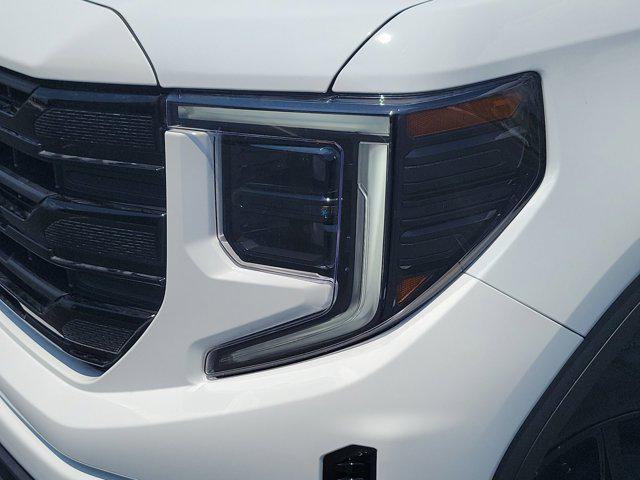new 2025 GMC Sierra 1500 car, priced at $51,352
