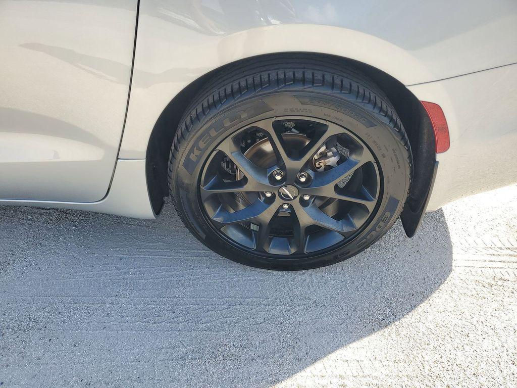 used 2023 Chrysler Pacifica car, priced at $29,777