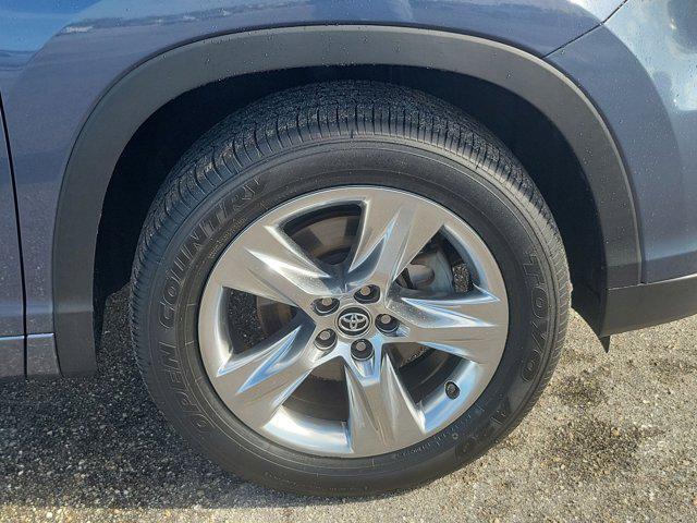 used 2016 Toyota Highlander car, priced at $19,987
