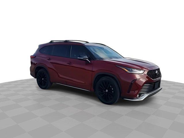 used 2023 Toyota Highlander car, priced at $38,987