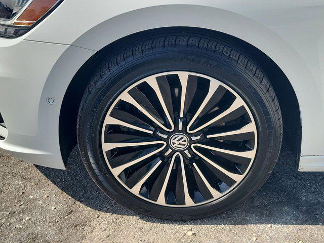 used 2022 Volkswagen Passat car, priced at $18,994