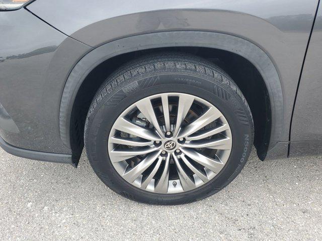 used 2021 Toyota Highlander car, priced at $35,777