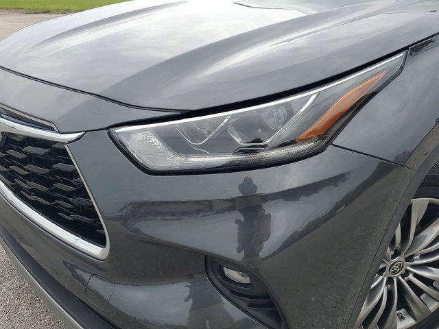 used 2021 Toyota Highlander car, priced at $35,777
