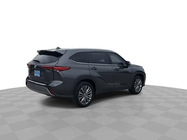 used 2021 Toyota Highlander car, priced at $35,777