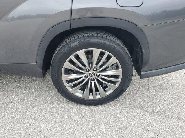 used 2021 Toyota Highlander car, priced at $35,777
