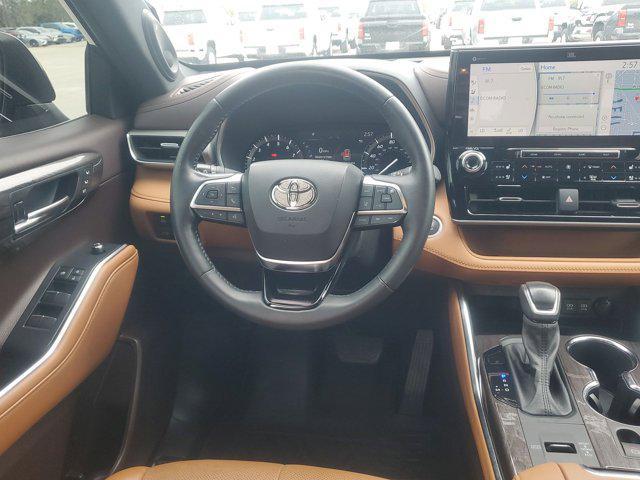 used 2021 Toyota Highlander car, priced at $35,777