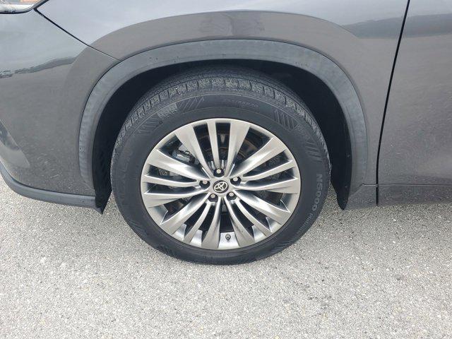 used 2021 Toyota Highlander car, priced at $35,777